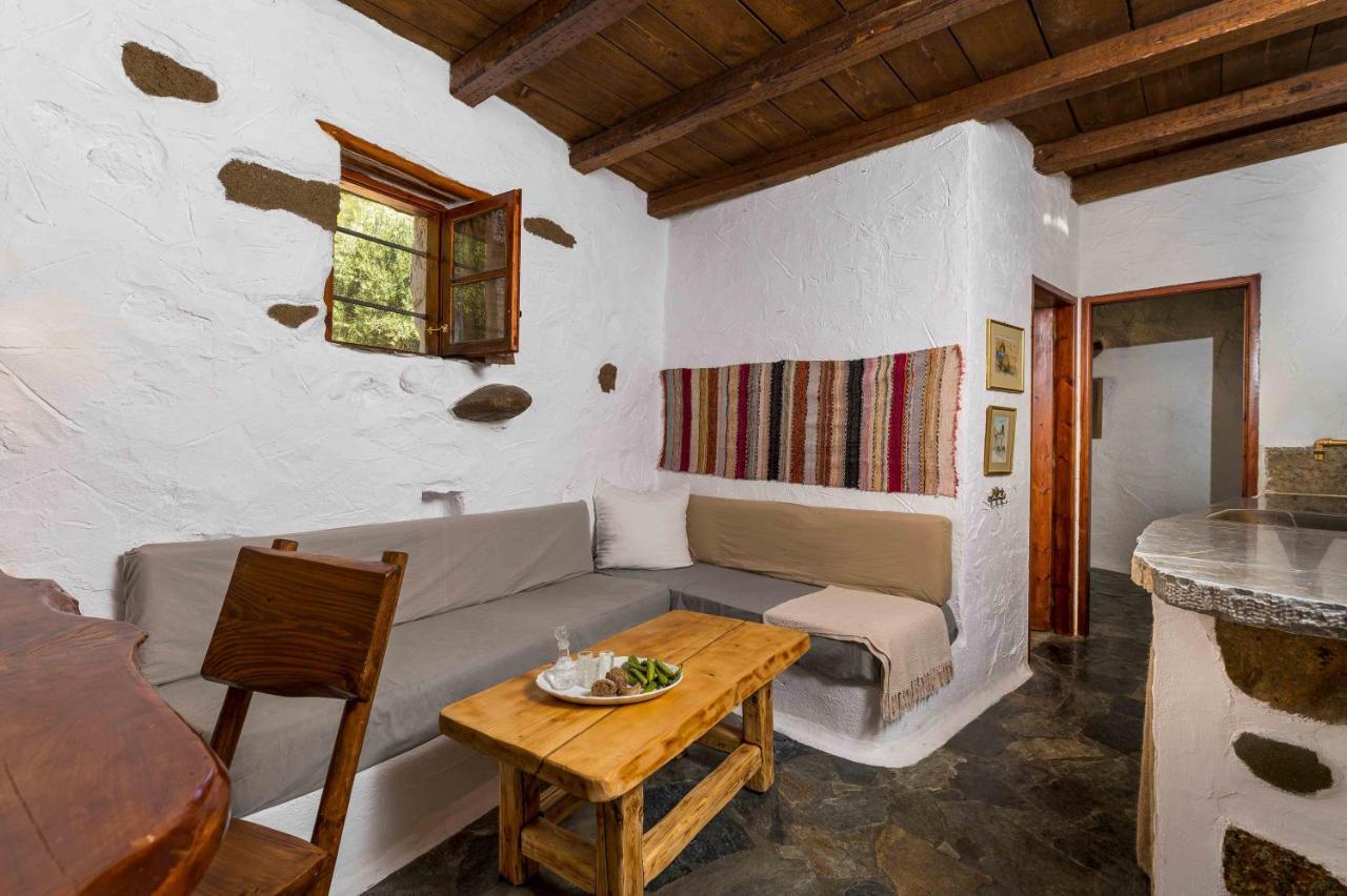 Natura Cottages Makrýgialos エクステリア 写真