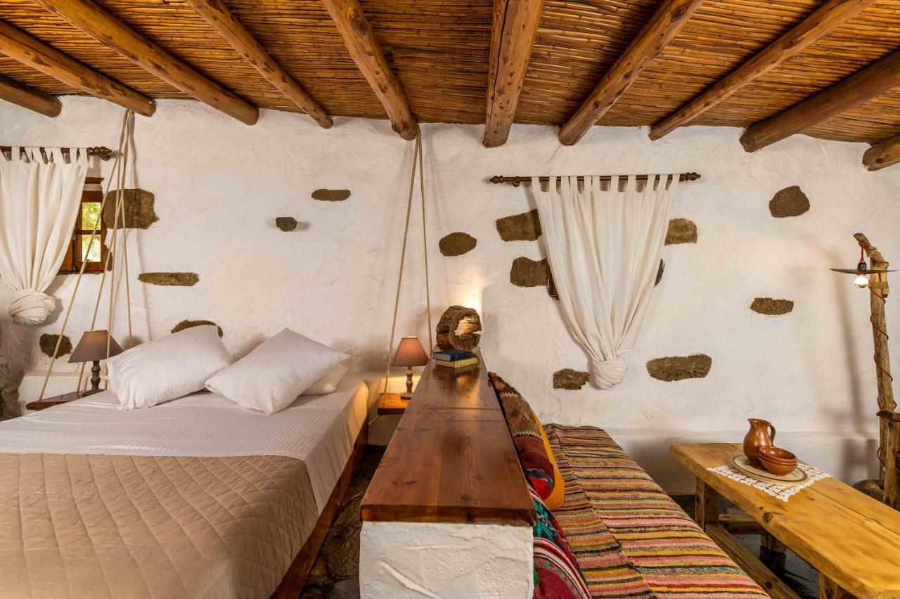 Natura Cottages Makrýgialos エクステリア 写真