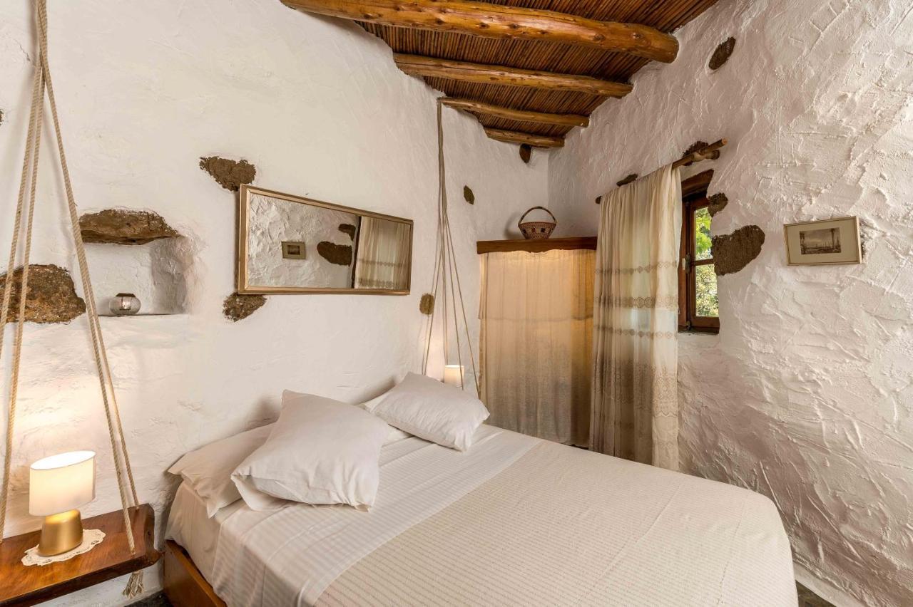 Natura Cottages Makrýgialos エクステリア 写真