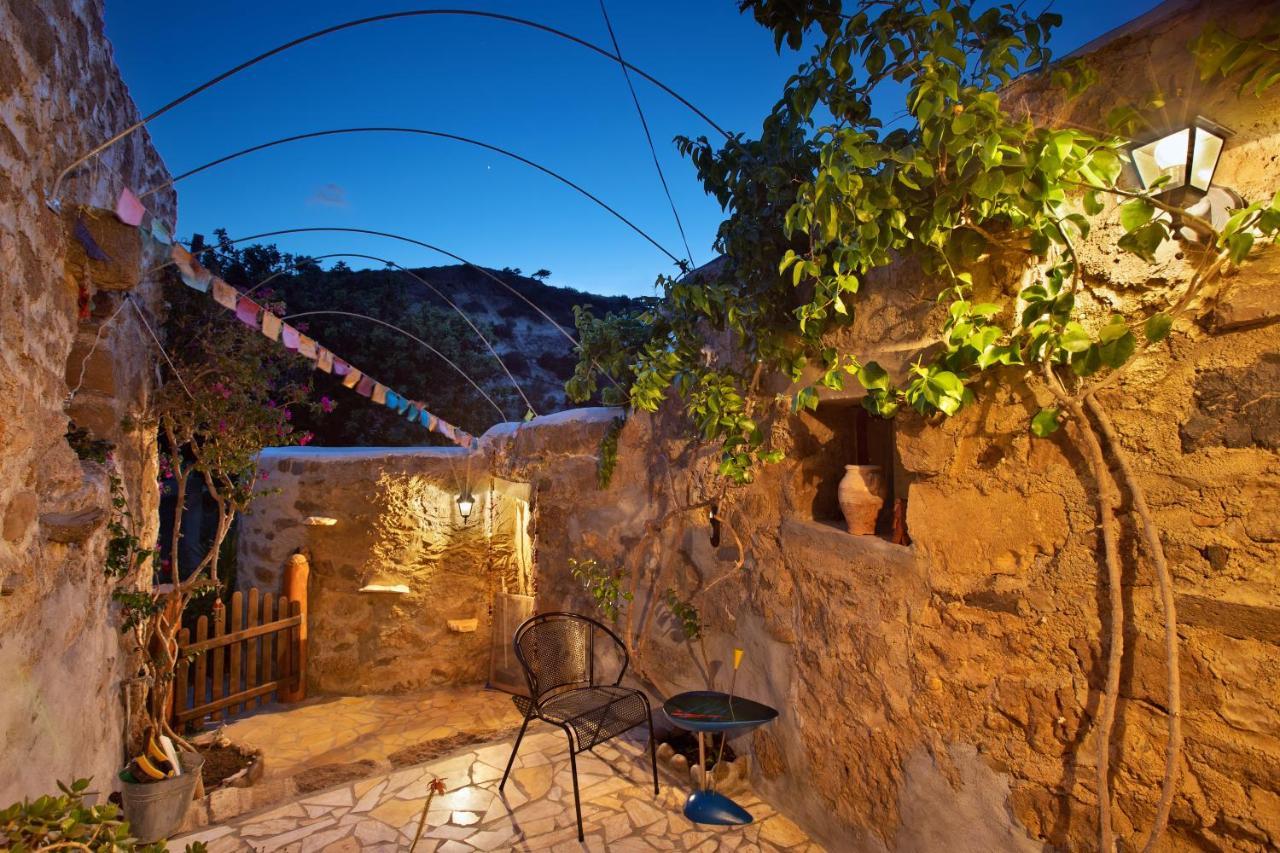 Natura Cottages Makrýgialos エクステリア 写真