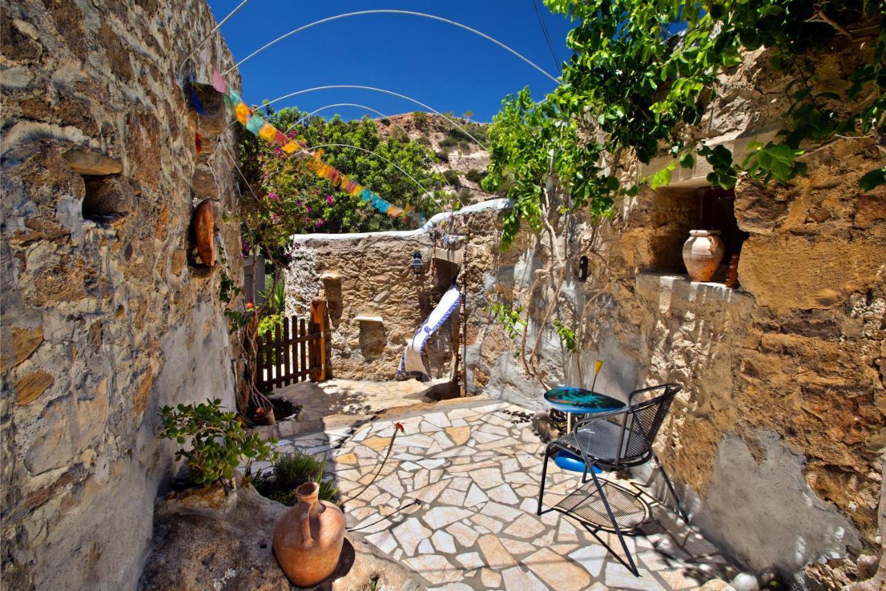 Natura Cottages Makrýgialos エクステリア 写真
