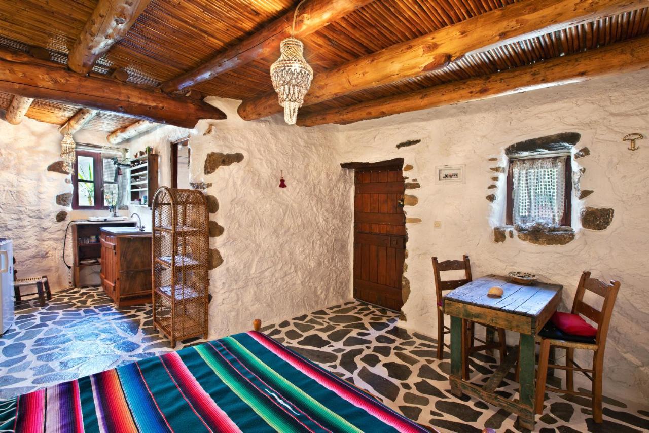 Natura Cottages Makrýgialos エクステリア 写真