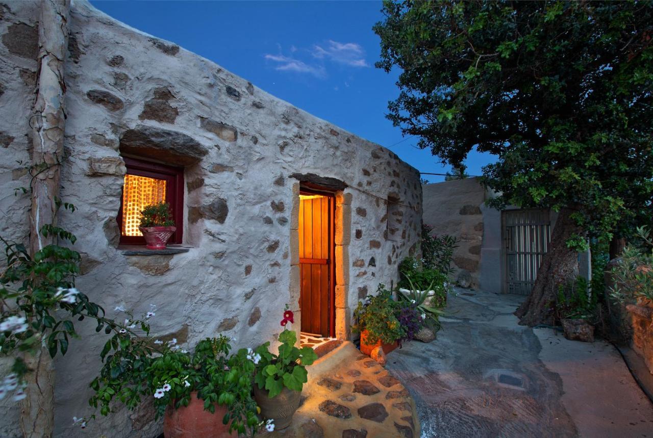 Natura Cottages Makrýgialos エクステリア 写真