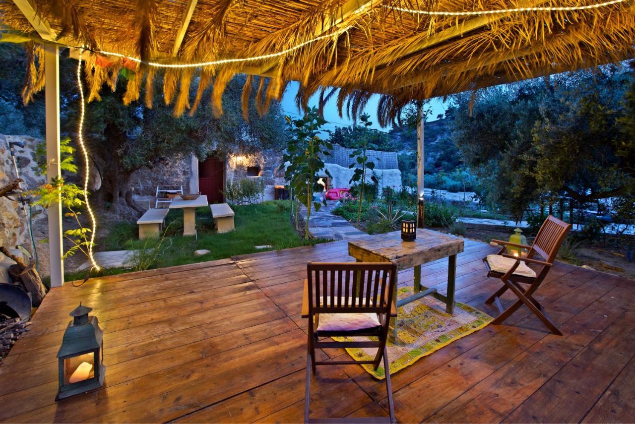 Natura Cottages Makrýgialos エクステリア 写真