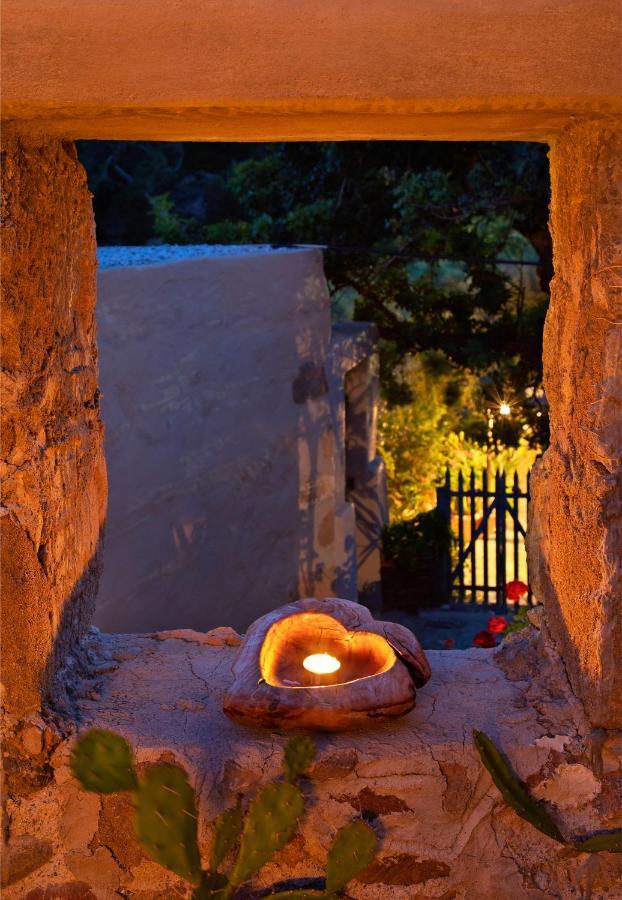 Natura Cottages Makrýgialos エクステリア 写真
