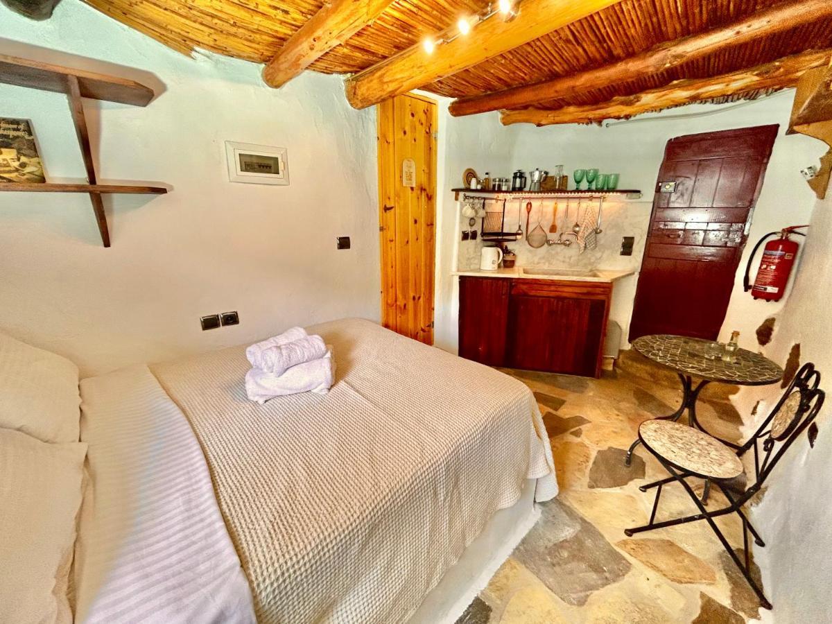 Natura Cottages Makrýgialos エクステリア 写真