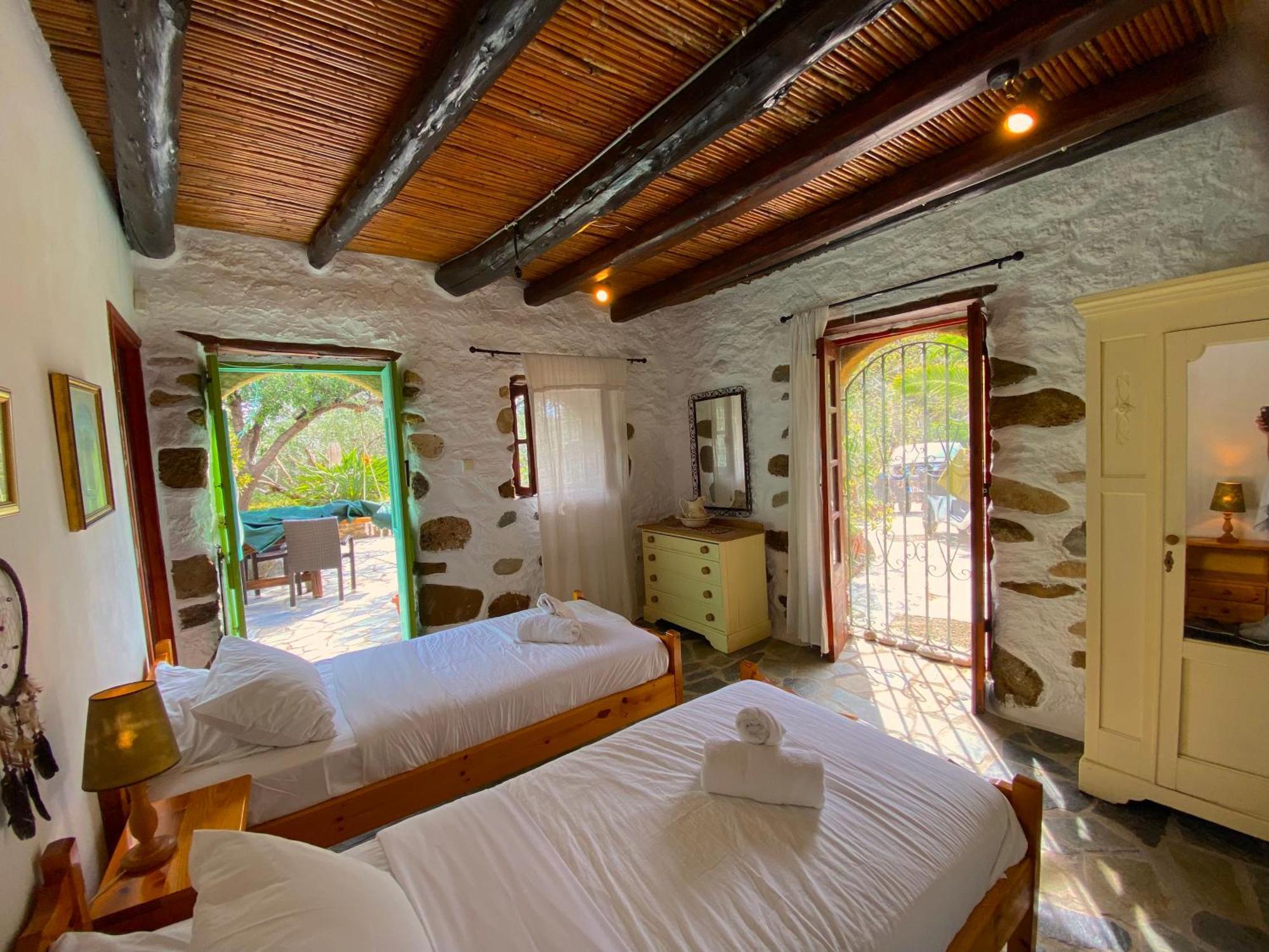 Natura Cottages Makrýgialos エクステリア 写真